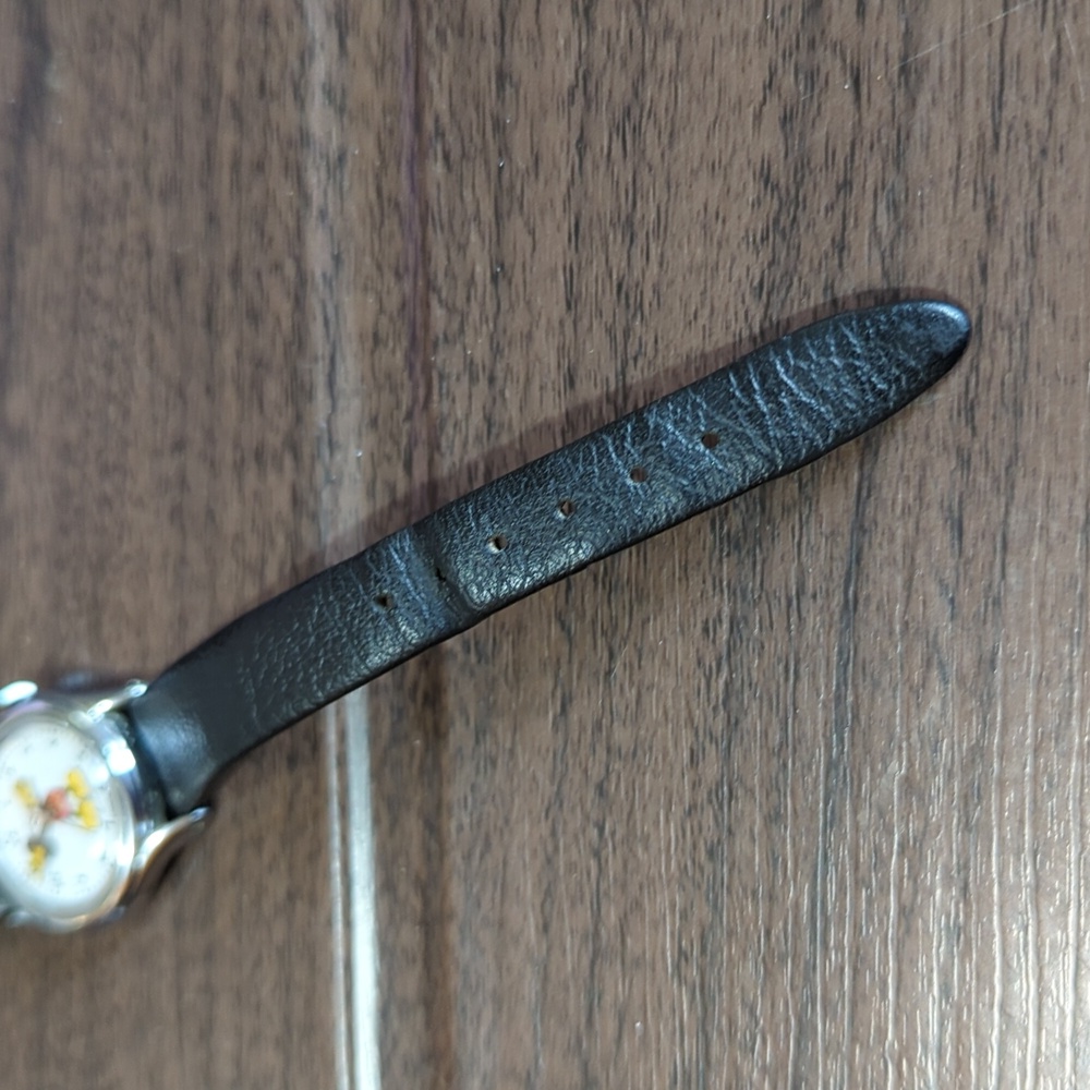 Vintage Disney Mickey Lorus Watch - Picture 5 of 11